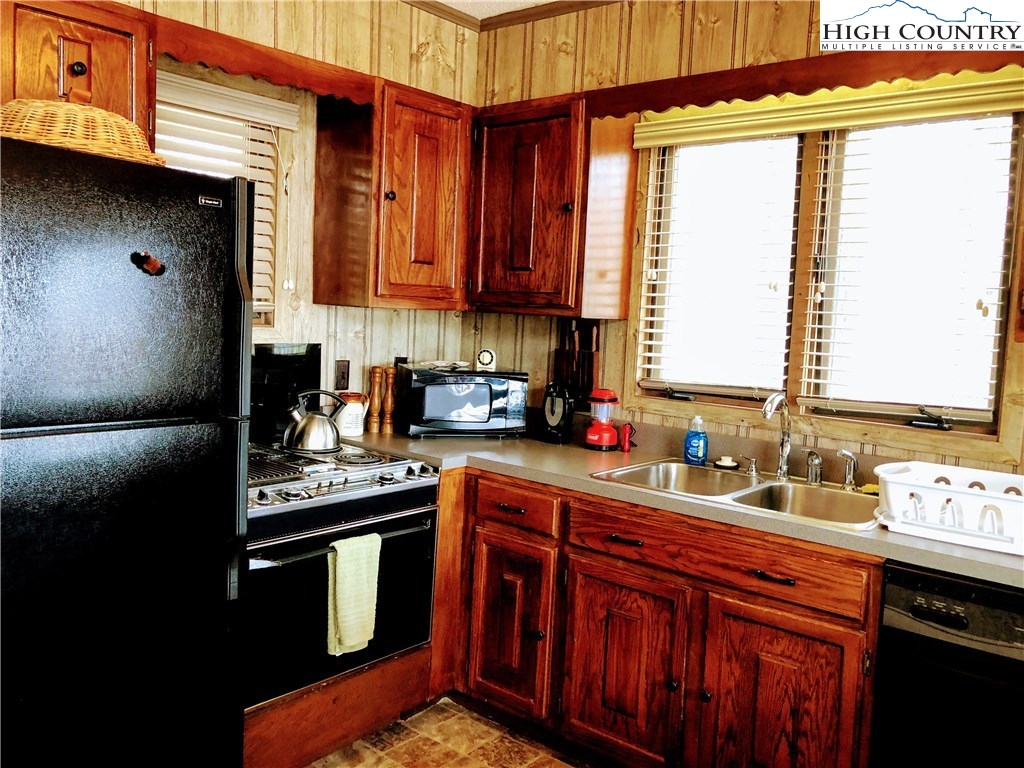 208 Grassy Gap Loop Road Beech Mountain, NC 28604 - Photo 13 of 42 Gallery Image 13
