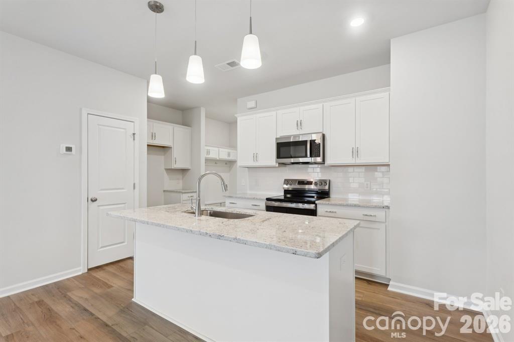 4628 Lakeview Road Charlotte, NC 28216 - Photo 4 of 15 Gallery Image 4