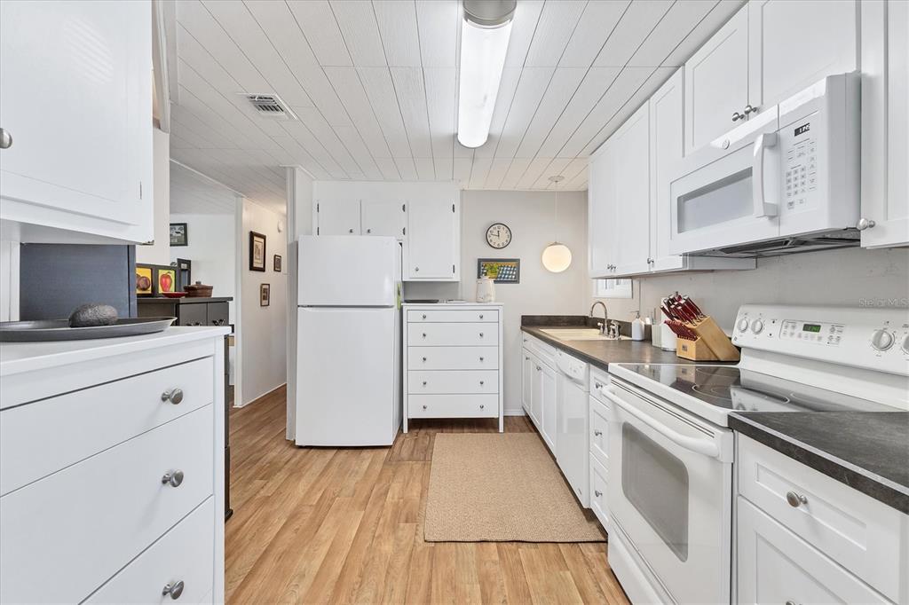 985 Jolanda Circle Venice, FL 34285 - Photo 13 of 49 a kitchen with cabinets oven and a dishwasher