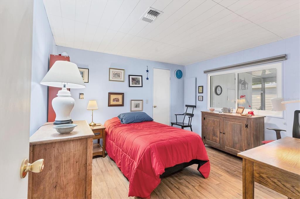 985 Jolanda Circle Venice, FL 34285 - Photo 24 of 49 a bedroom with a bed and a table