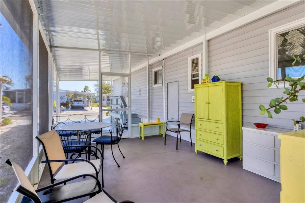 985 Jolanda Circle Venice, FL 34285 - Photo 29 of 49 a dining room with furniture and a garden