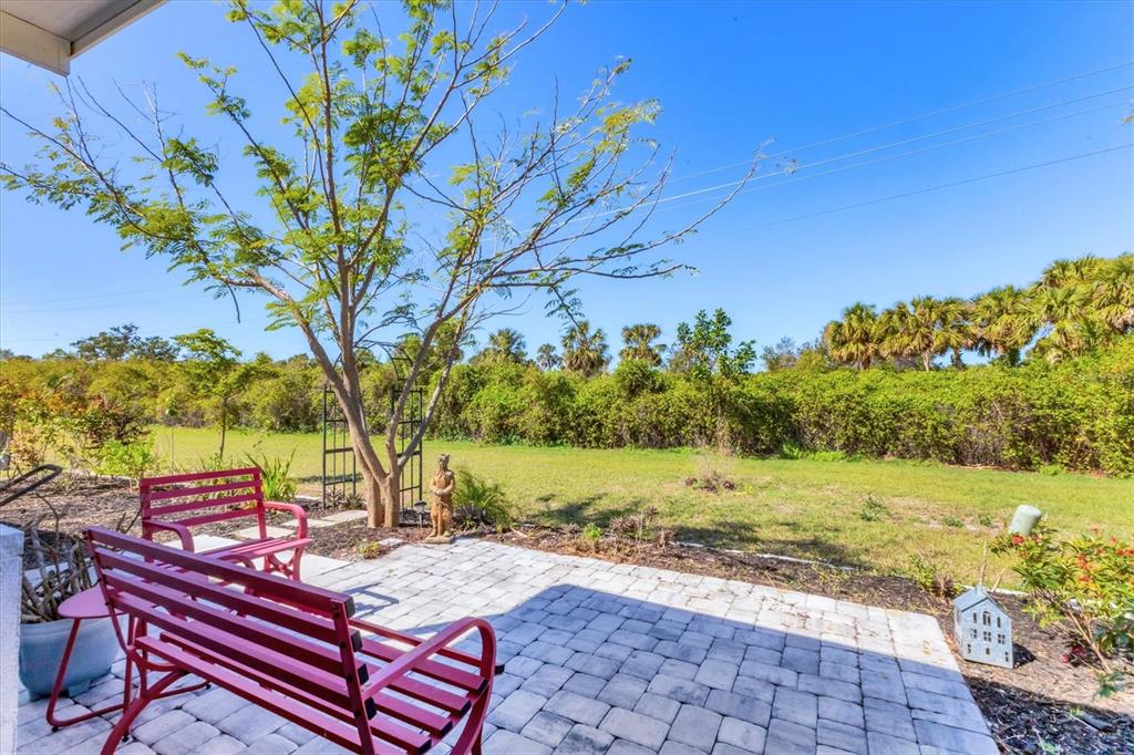 985 Jolanda Circle Venice, FL 34285 - Photo 30 of 49 a view of a backyard with sitting area