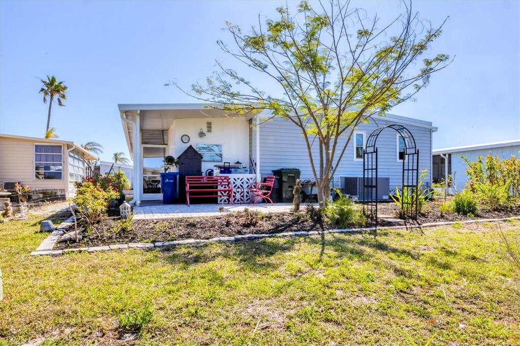 985 Jolanda Circle Venice, FL 34285 - Photo 33 of 49 a view of a house with swimming pool