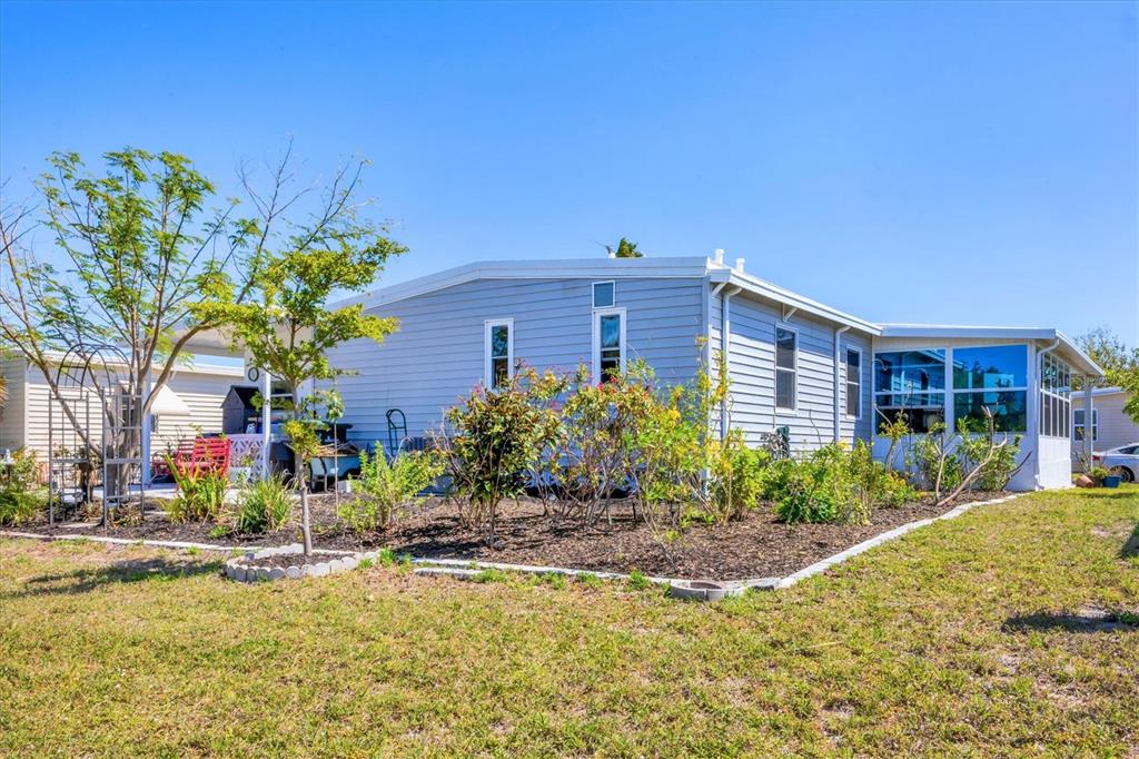 985 Jolanda Circle Venice, FL 34285 - Photo 34 of 49 a view of a house with a swimming pool