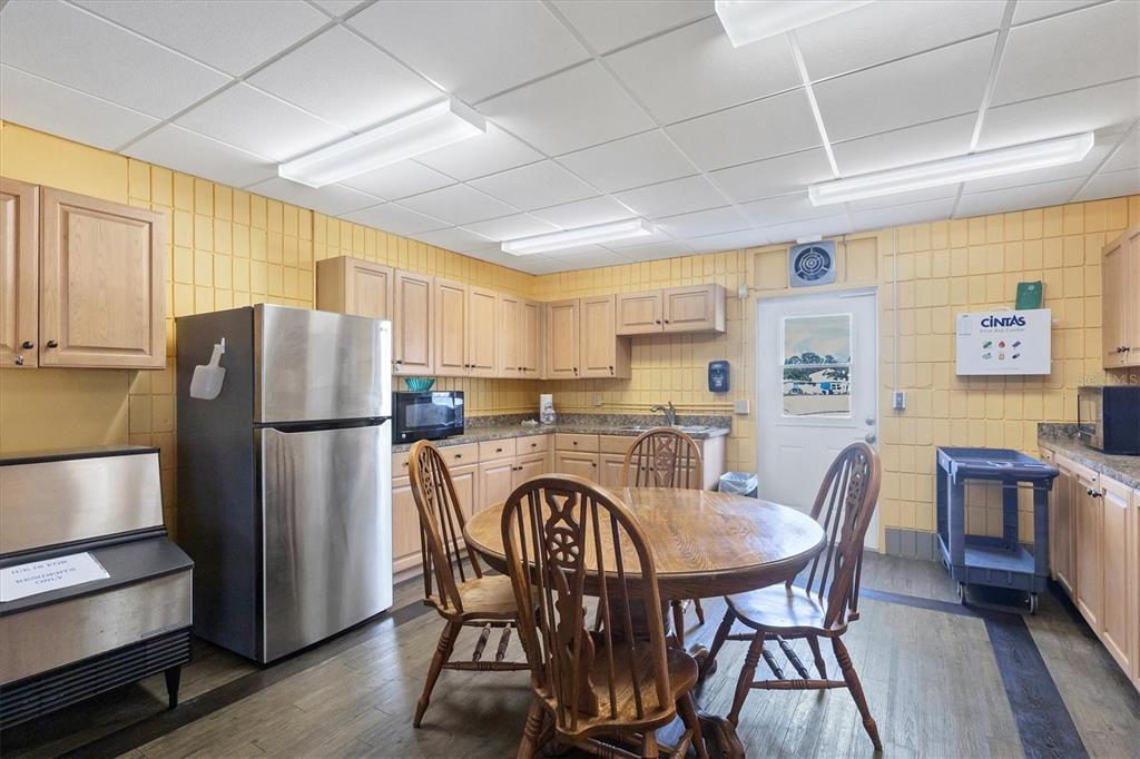 985 Jolanda Circle Venice, FL 34285 - Photo 42 of 49 a kitchen with stainless steel appliances a refrigerator a stove a dining table and chairs