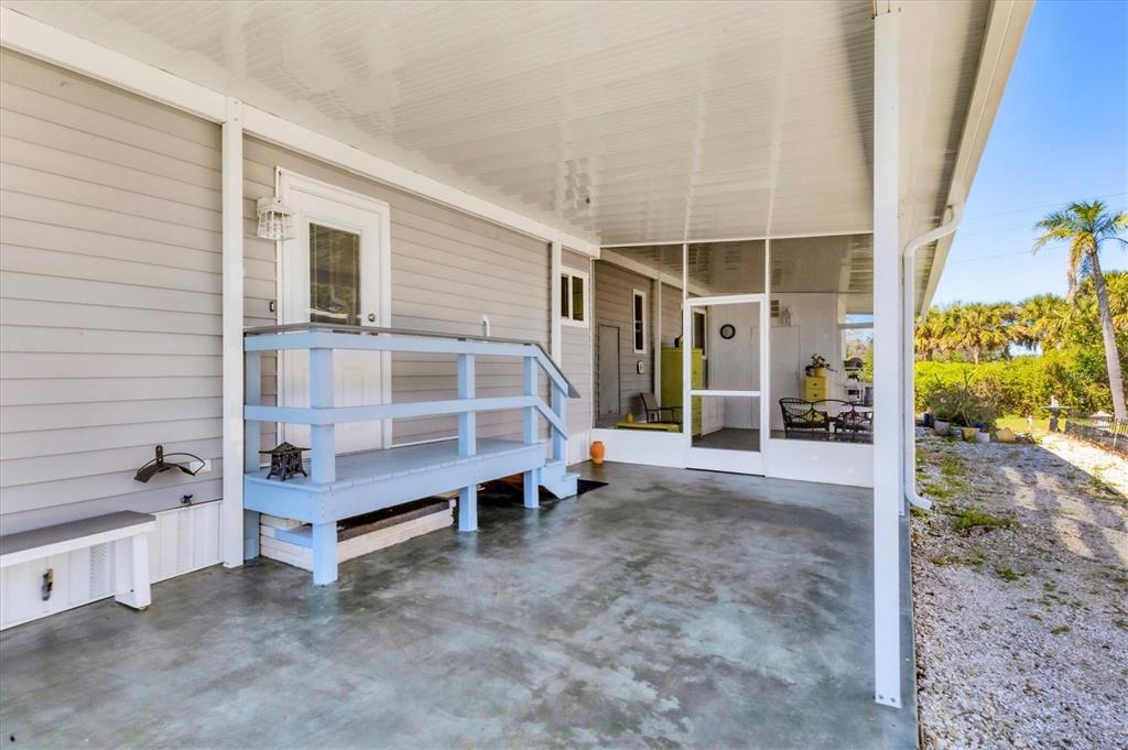 985 Jolanda Circle Venice, FL 34285 - Photo 5 of 49
