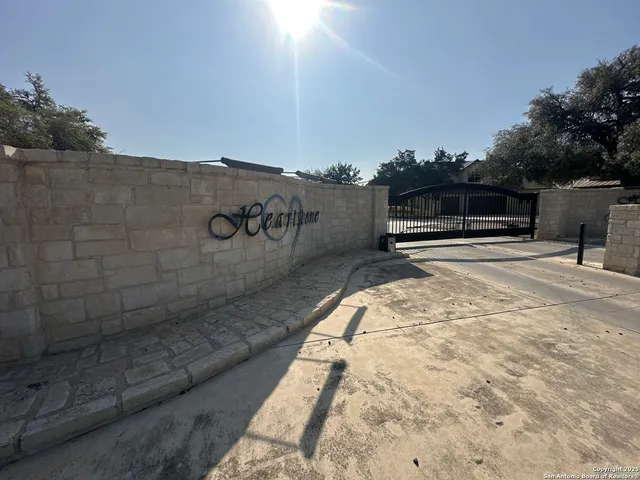 $1,699,999 | 118 Skipping Stone Lane, Concan, TX 78838