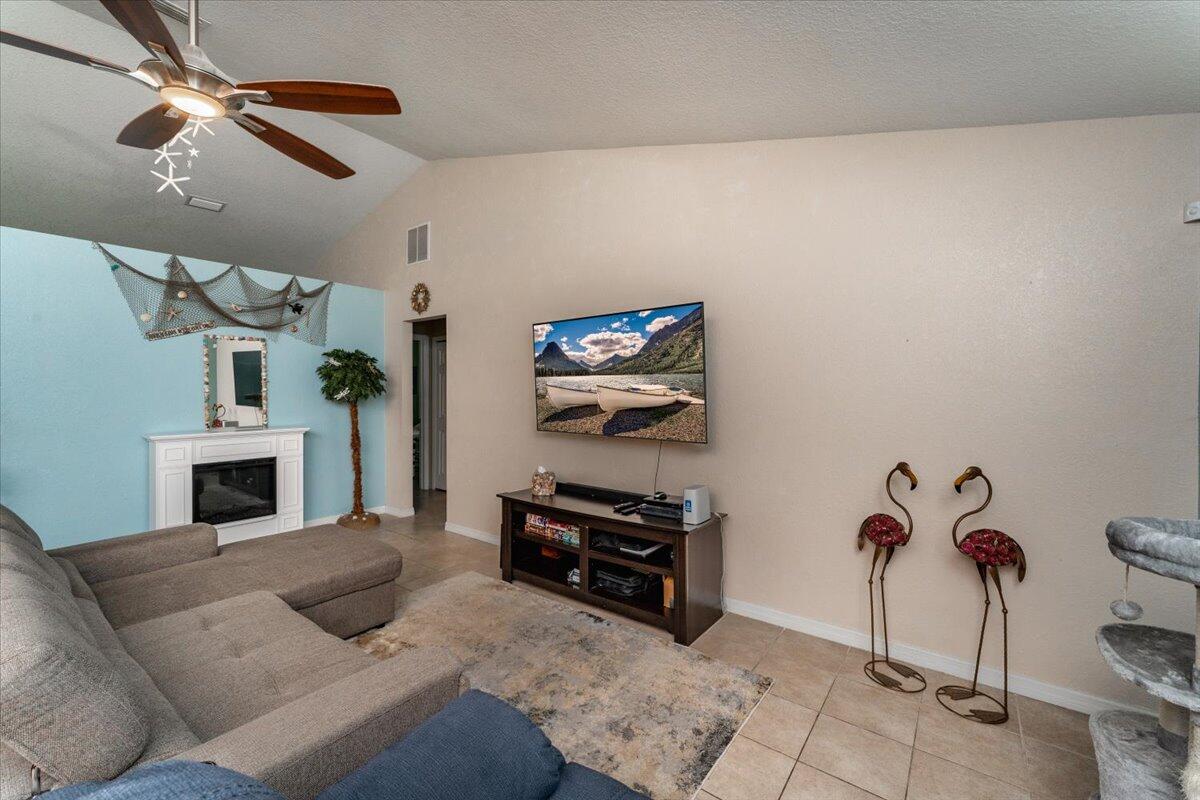 6102 Raintree Trail Fort Pierce, FL 34982 - Photo 7 of 36 27-Raintree-0528