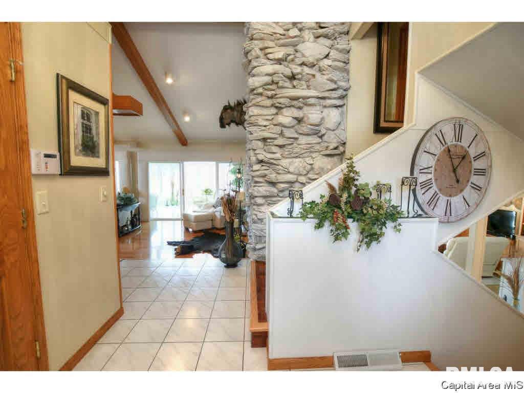 2 Beach View Lane Springfield, IL 62712 - Photo 2 of 36 Gallery Image 2