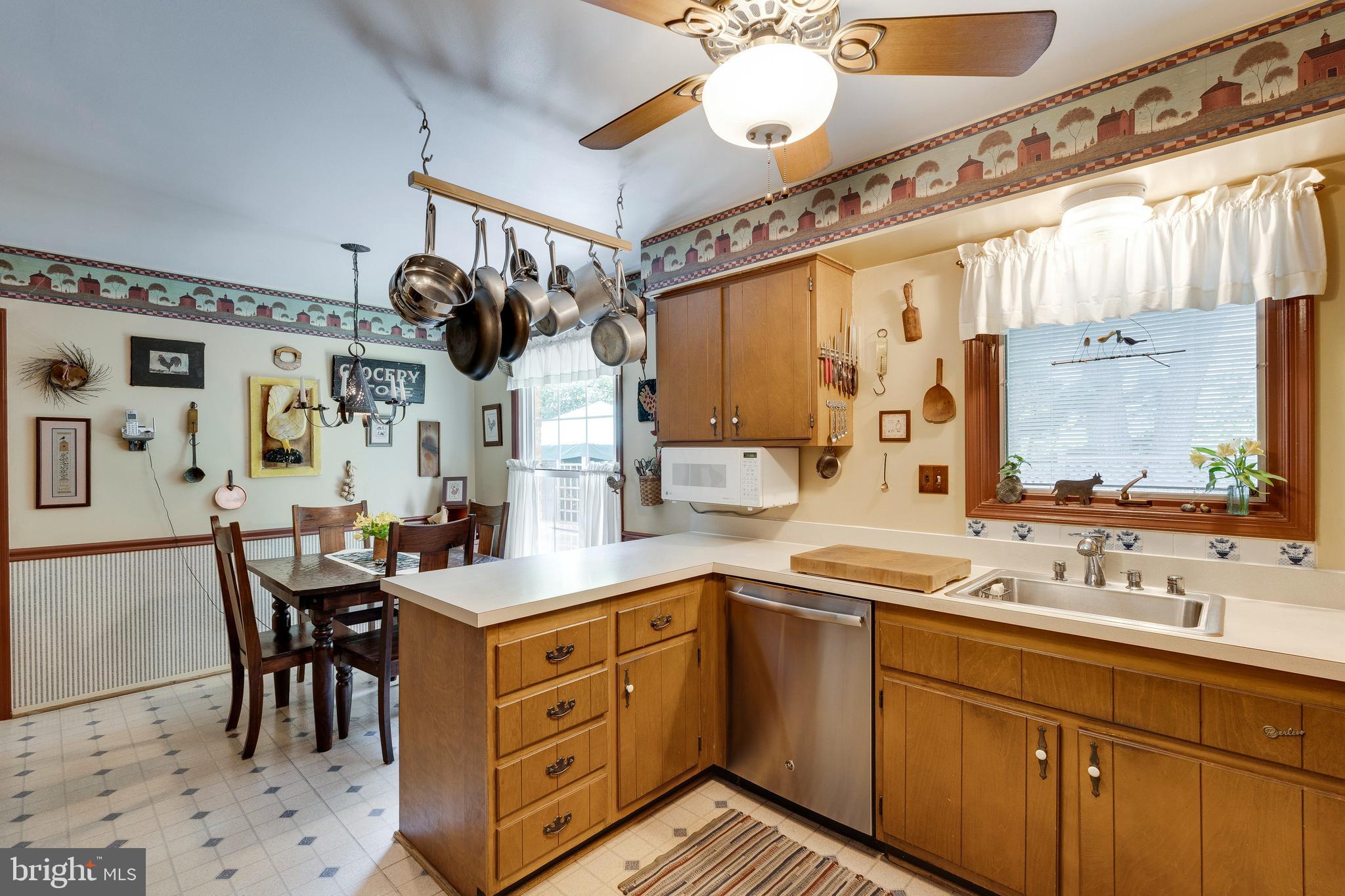 10910 Old Coach Road Potomac, MD 20854 - Photo 6 of 19 Gallery Image 6