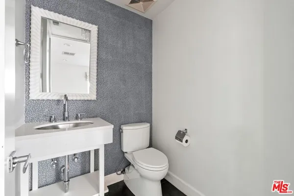 $7,250 | 1745 South Barrington Avenue, Los Angeles, CA 90025