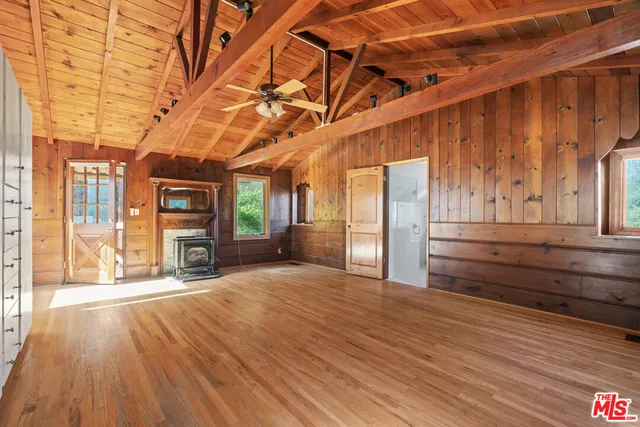 a picture of a counter top space