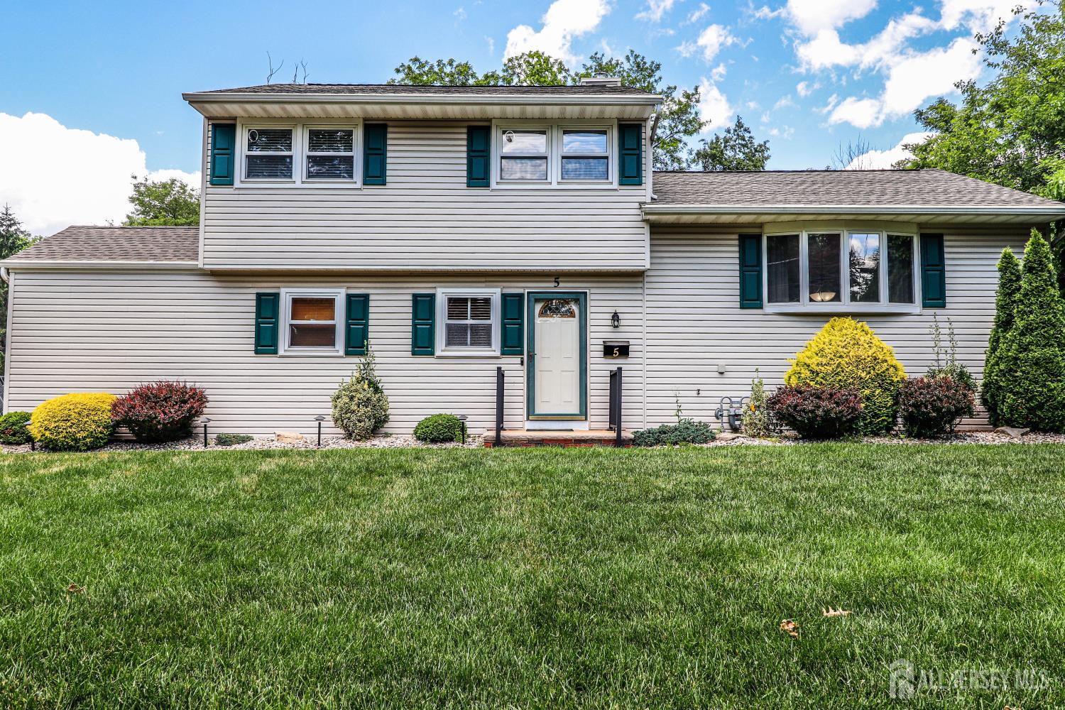 5 Overhill Road East Brunswick, NJ 08816 - Photo 2 of 38