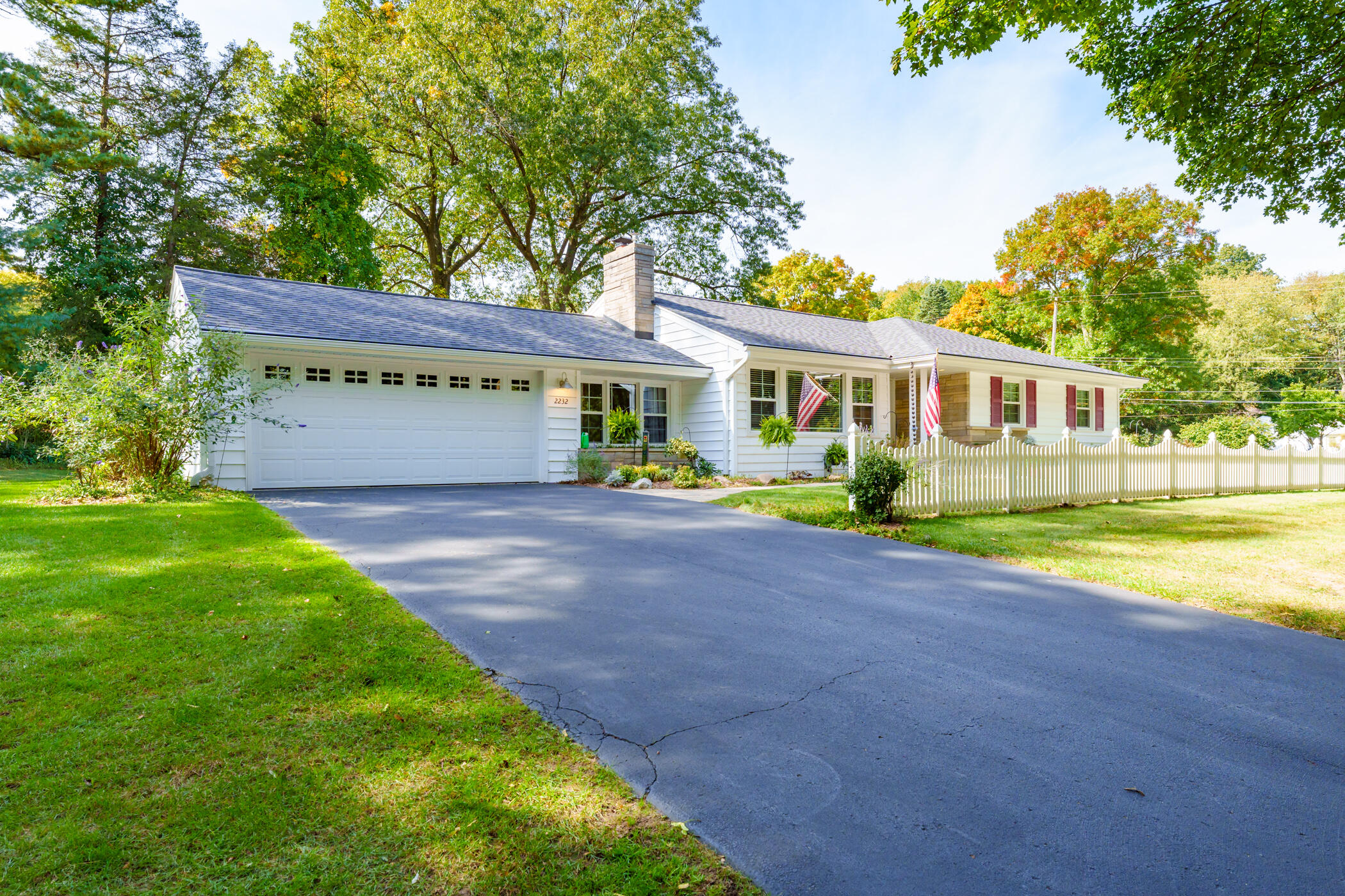 2232 Rambling Road Kalamazoo, MI 49008 - Photo 1 of 39 Rambling_Rd_2232_Kalamazoo_49008-1