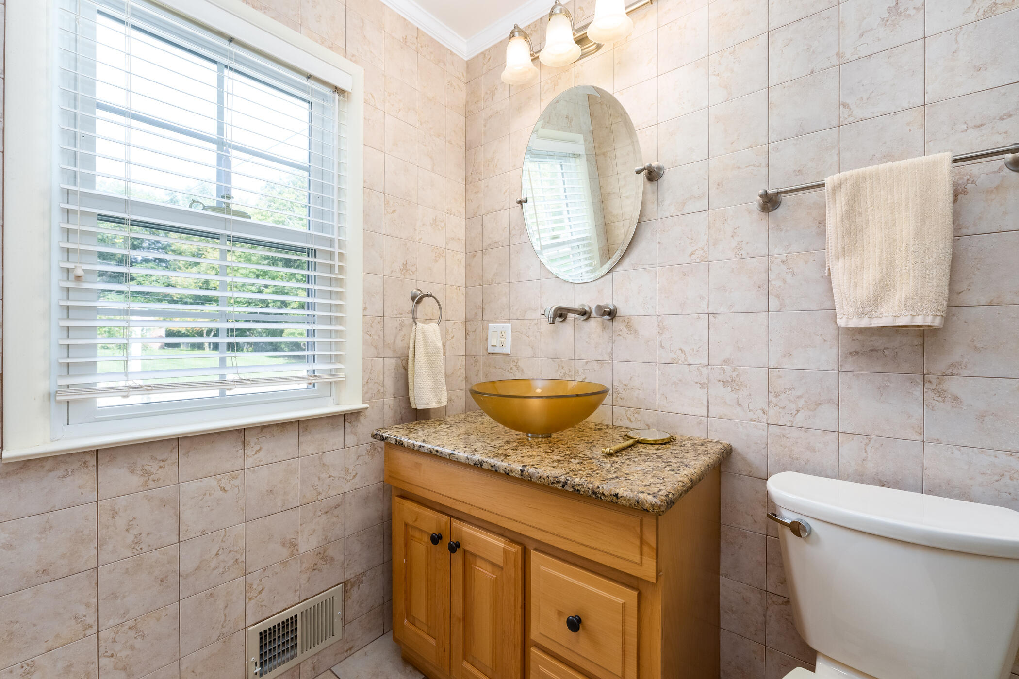 2232 Rambling Road Kalamazoo, MI 49008 - Photo 20 of 39 Rambling_Rd_2232_Kalamazoo_49008-23