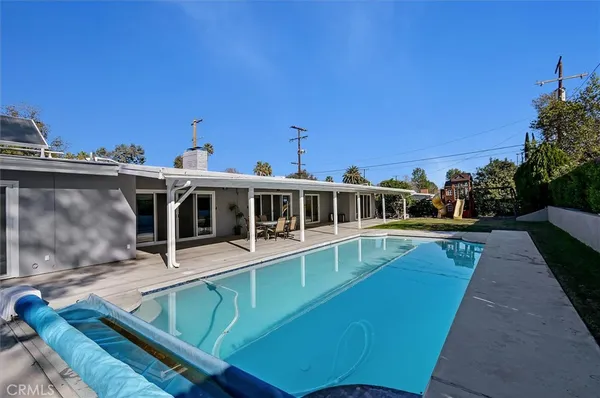 $7,200 | 24216 Calvert Street, Woodland Hills, CA 91367