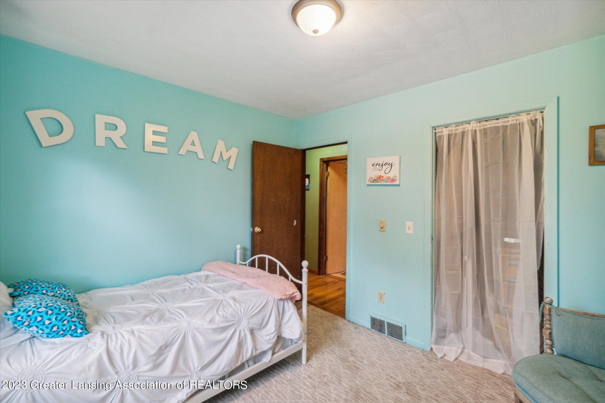 1386 Kelly Road Mason, MI 48854 - Photo 20 of 35 25-1386-Kelly-Rd-Mason-MI-48854-WindowSt