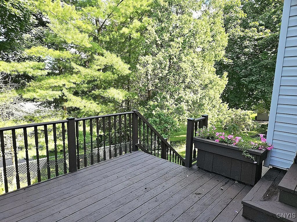 106 Hilltop Road Syracuse, NY 13215 - Photo 13 of 44