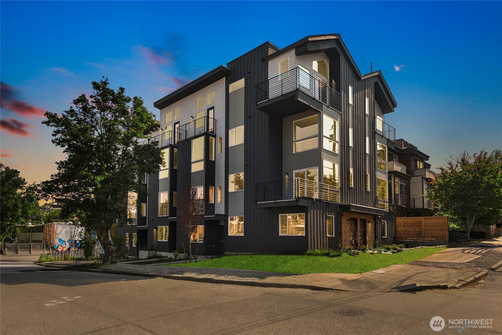 2017 West Bertona Street Seattle, WA 98199 - Photo 15 of 16