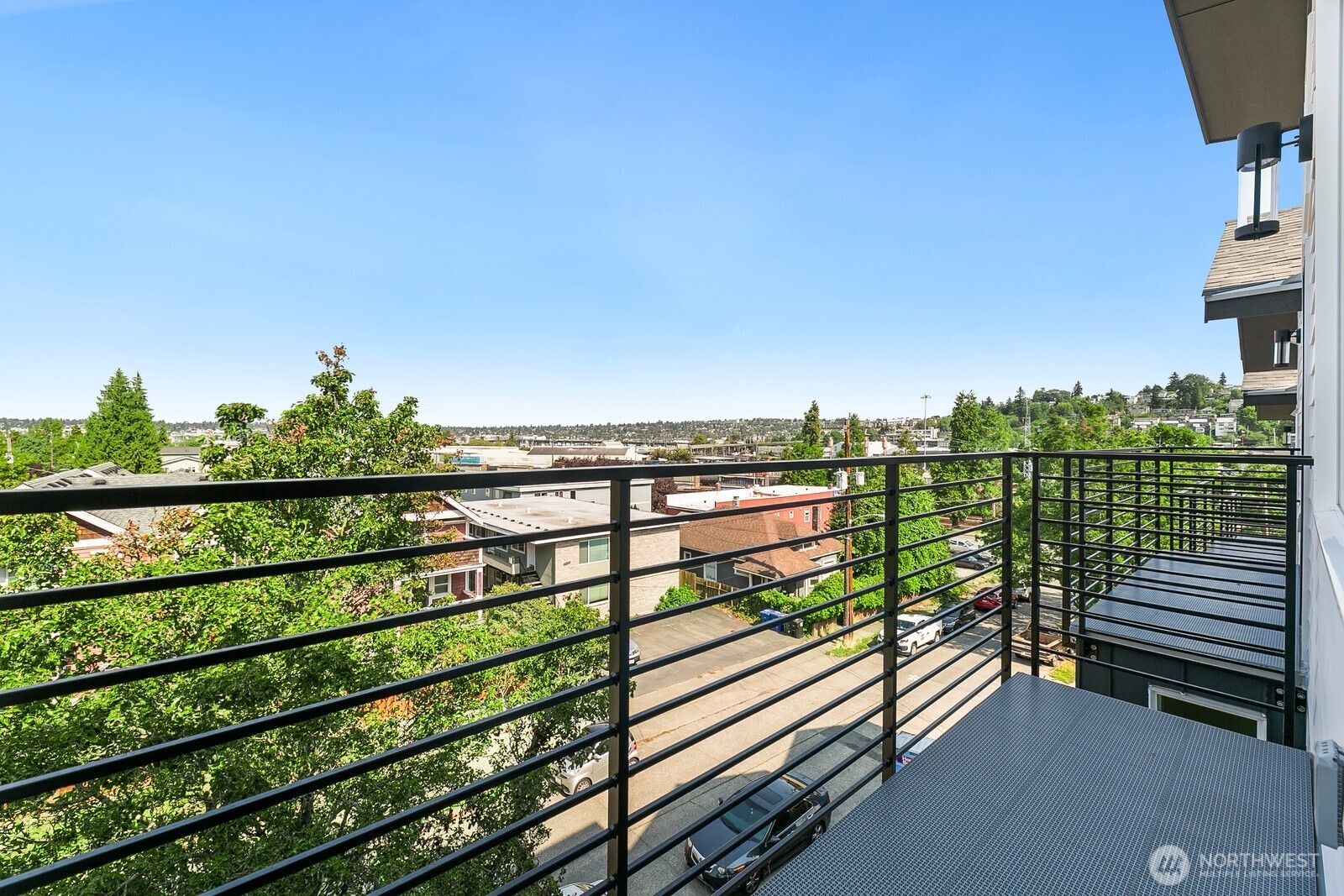 2017 West Bertona Street Seattle, WA 98199 - Photo 7 of 16