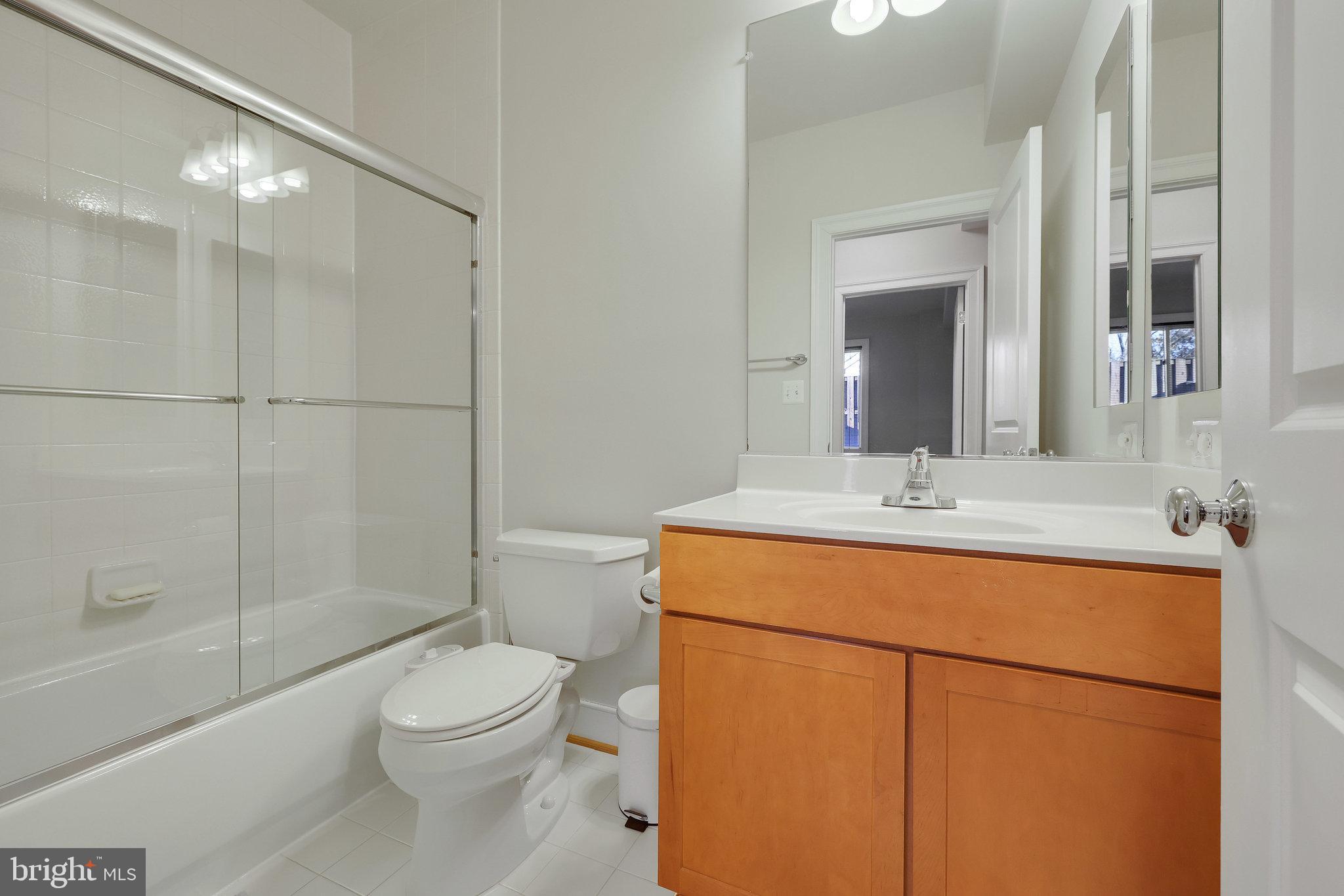5922 Chesterbrook Road McLean, VA 22101 - Photo 76 of 82 Bedroom #5 Full Bath