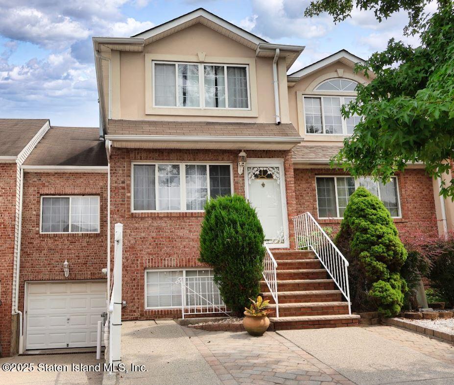 47 Hemlock - Exterior