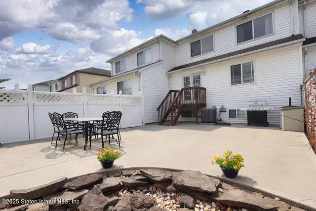 $829,900 | 47 Hemlock Street | Rossville