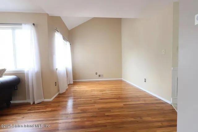 $829,900 | 47 Hemlock Street | Rossville