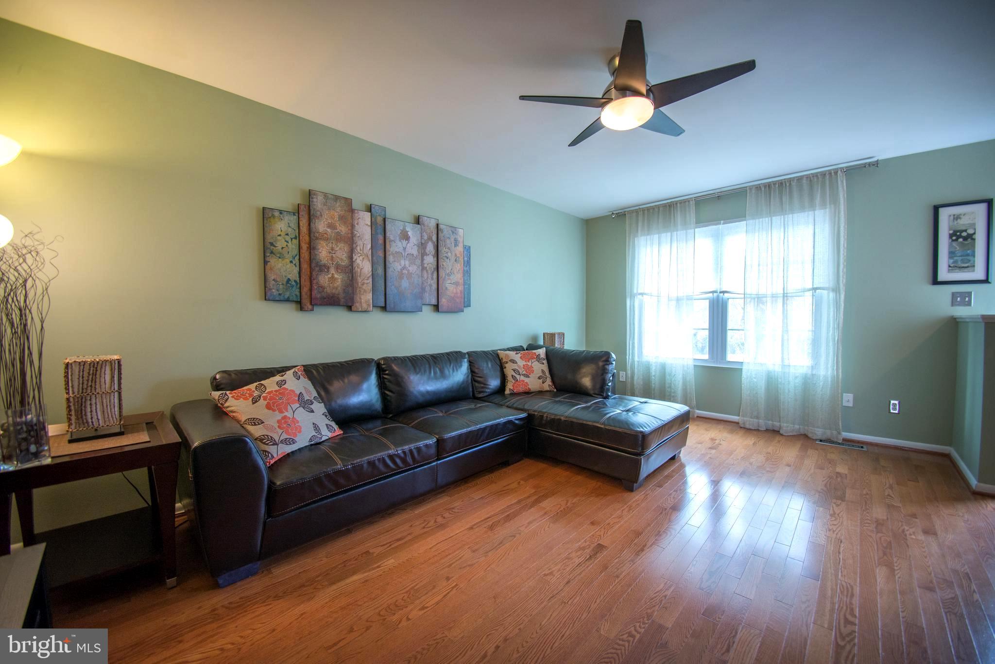 523 Brighton Place Baltimore, MD 21221 - Photo 5 of 30 Plenty of space for entertaining