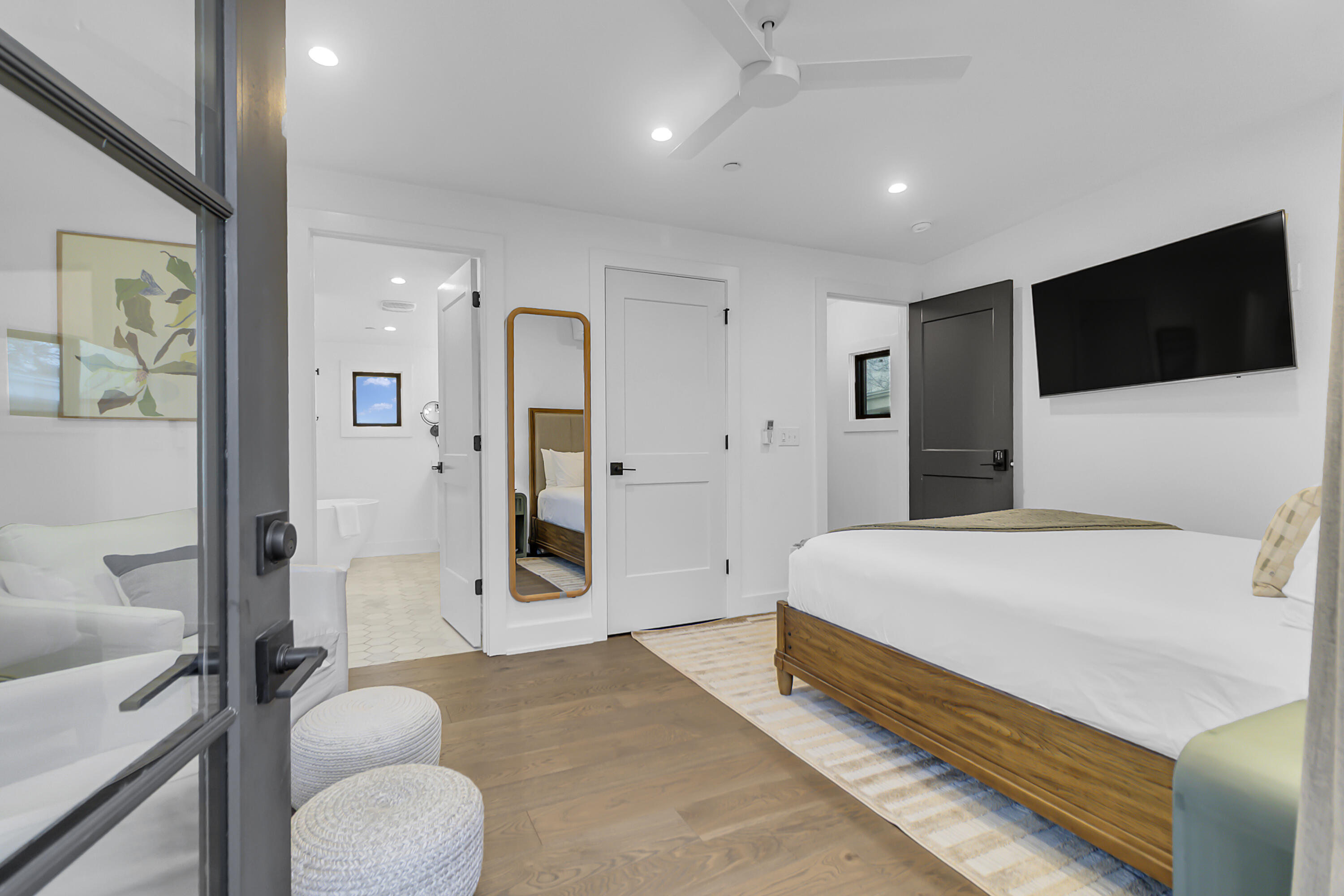 7 Carrere Court Charleston, SC 29403 - Photo 17 of 59 Inviting Retreat