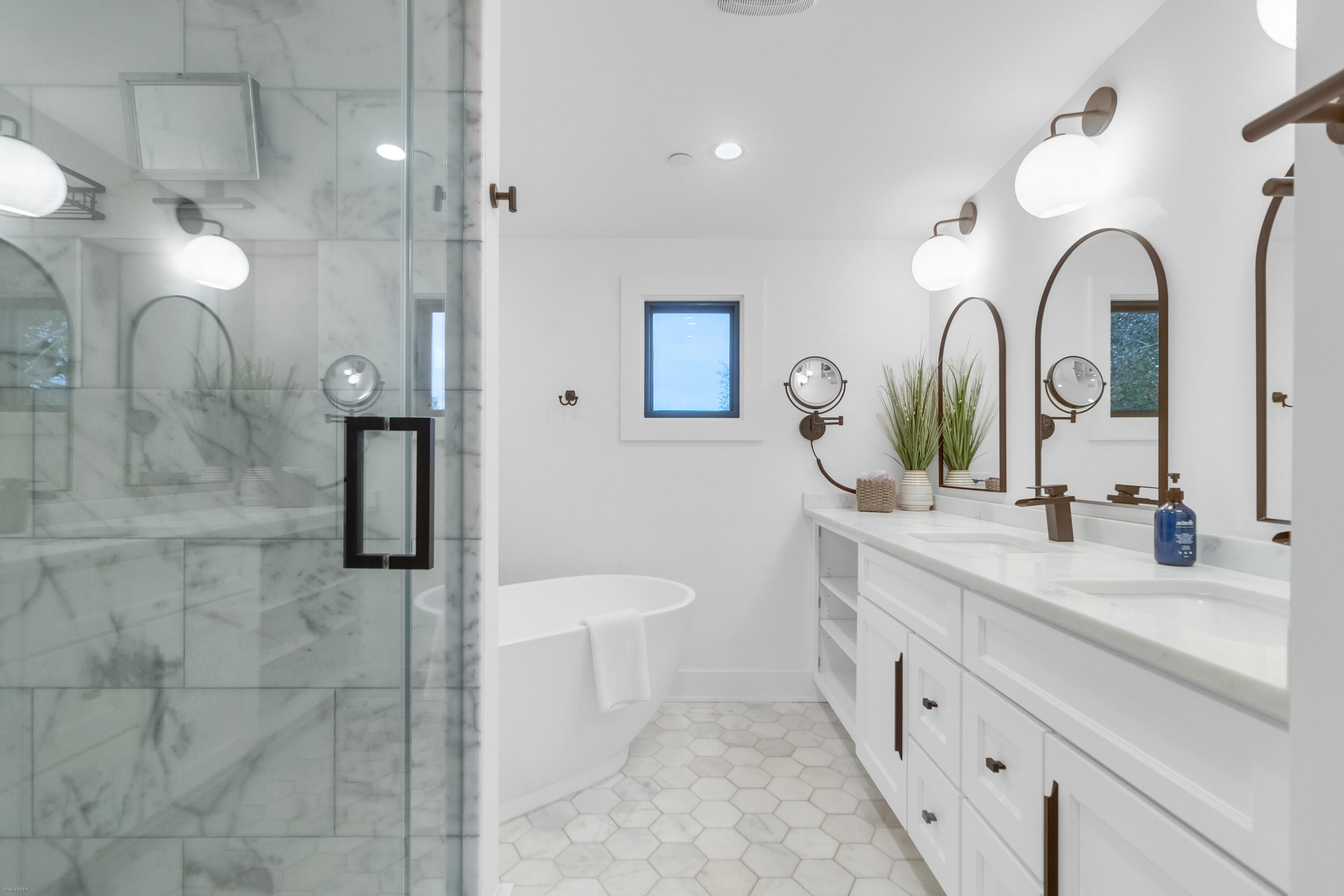 7 Carrere Court Charleston, SC 29403 - Photo 19 of 59 Sumptuous Spa Bath