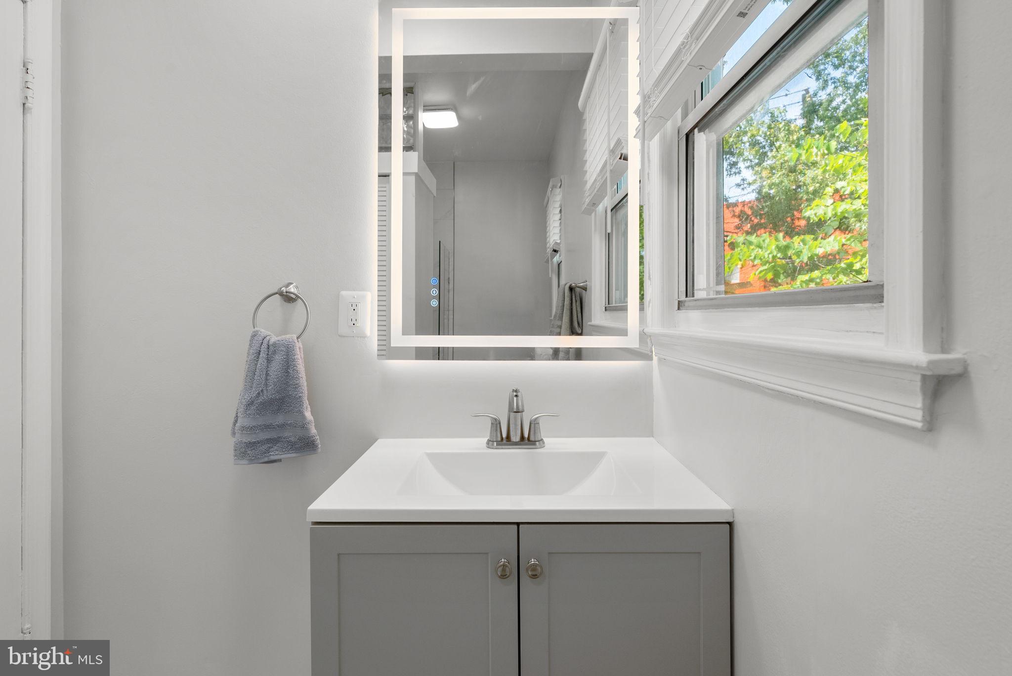 824 Philadelphia Avenue Silver Spring, MD 20910 - Photo 10 of 23 Upper-Level Bathroom