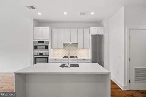$3,750 | 1312 King Street, Unit 206, Alexandria, VA 22314