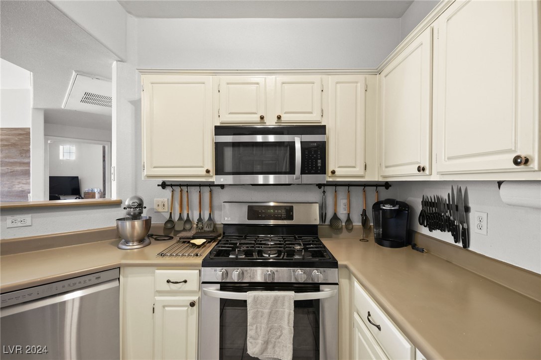 8555 West Russell Road, Unit 2069 Las Vegas, NV 89113 - Photo 9 of 33