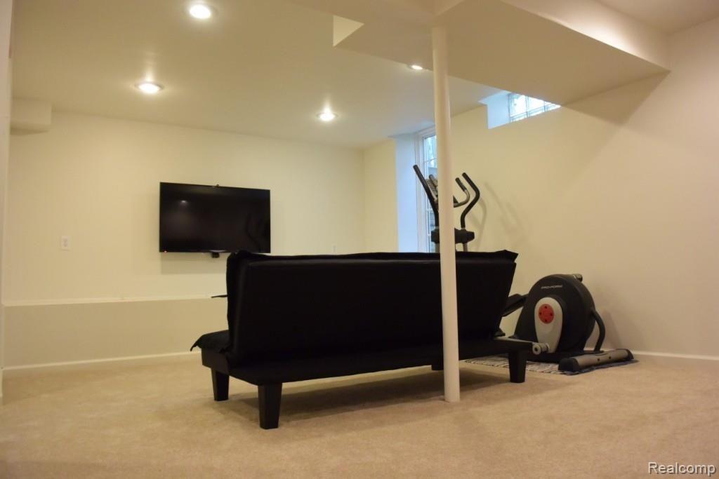 897 Aspen Drive Rochester, MI 48307 - Photo 12 of 24 12.jpg