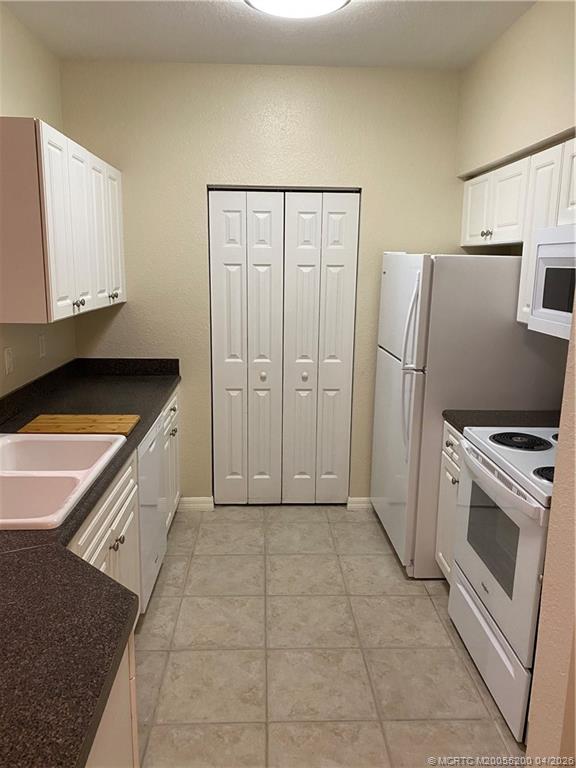 467 Southeast Kitching Circle Stuart, FL 34994 - Photo 5 of 11