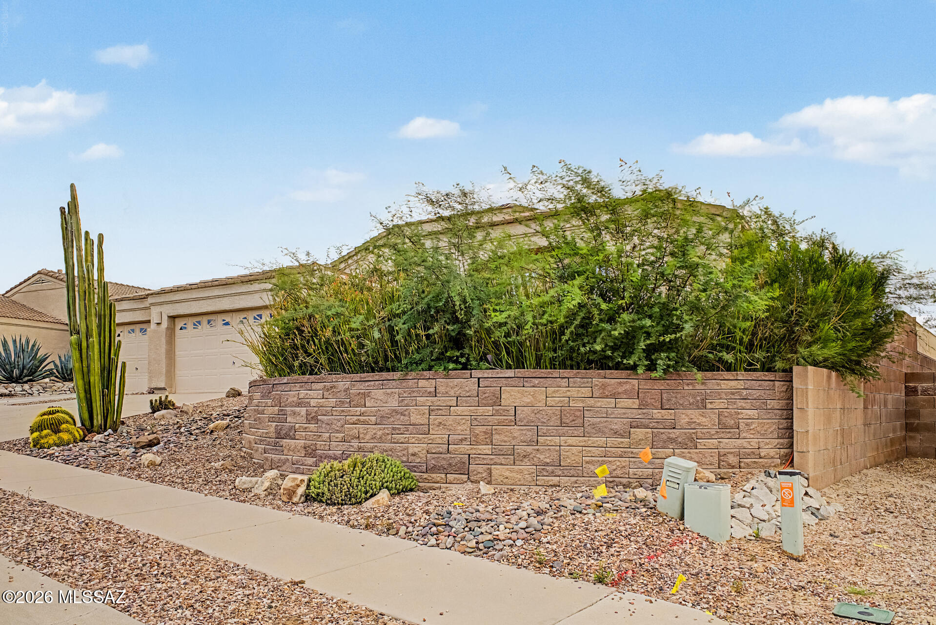 573 West Silvertip Road Oro Valley, AZ 85737 - Photo 4 of 32