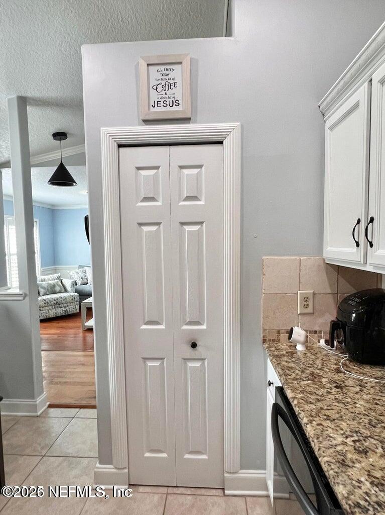 3419 Bristol Bridge Road Orange Park, FL 32073 - Photo 10 of 36 a kitchen with granite countertop a sink and a stove