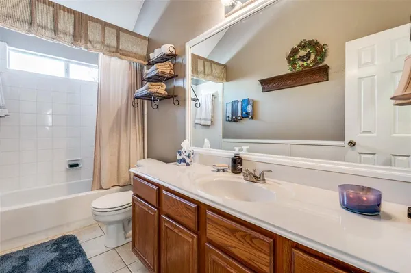 $450,000 | 115 Dogwood Trail, Shady Shores, TX 76208