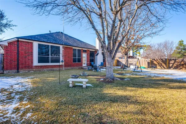 $450,000 | 115 Dogwood Trail, Shady Shores, TX 76208