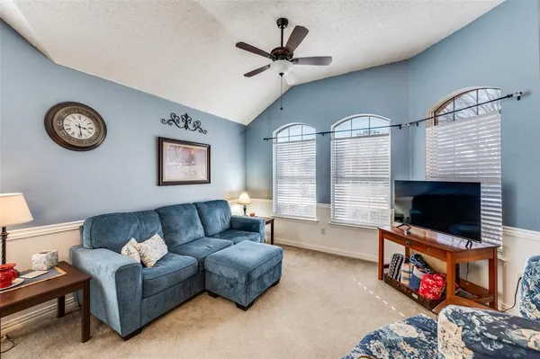 $450,000 | 115 Dogwood Trail, Shady Shores, TX 76208