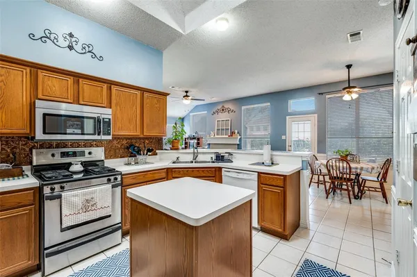 $450,000 | 115 Dogwood Trail, Shady Shores, TX 76208