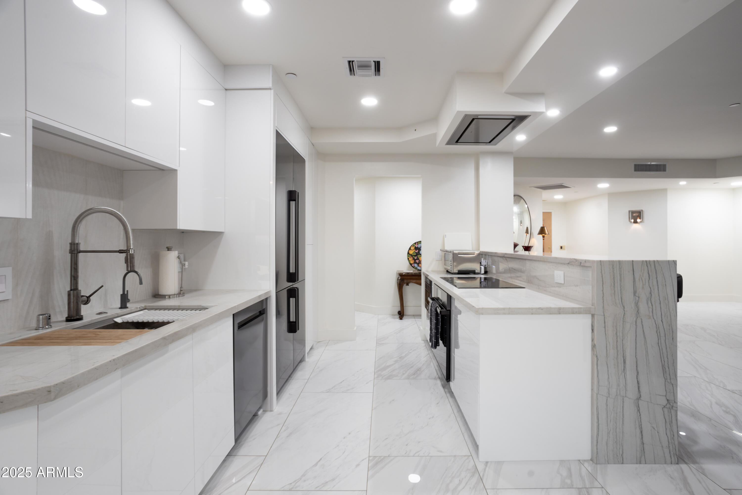 1040 East Osborn Road, Unit 904 Phoenix, AZ 85014 - Photo 7 of 22 a kitchen with stainless steel appliances granite countertop a sink and cabinets