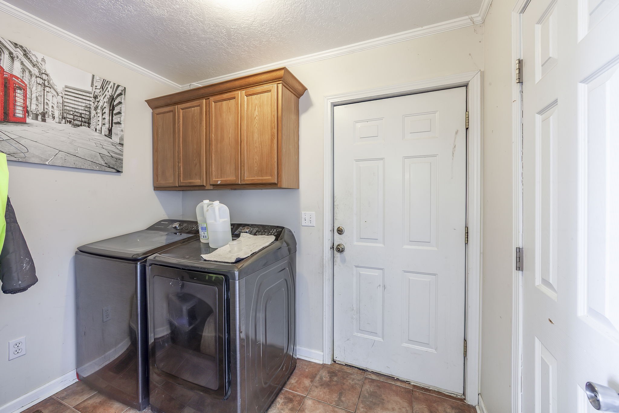 42 Jesse Patterson Road Trenton, TN 38382 - Photo 16 of 27 a room that has a sink and a chair in it