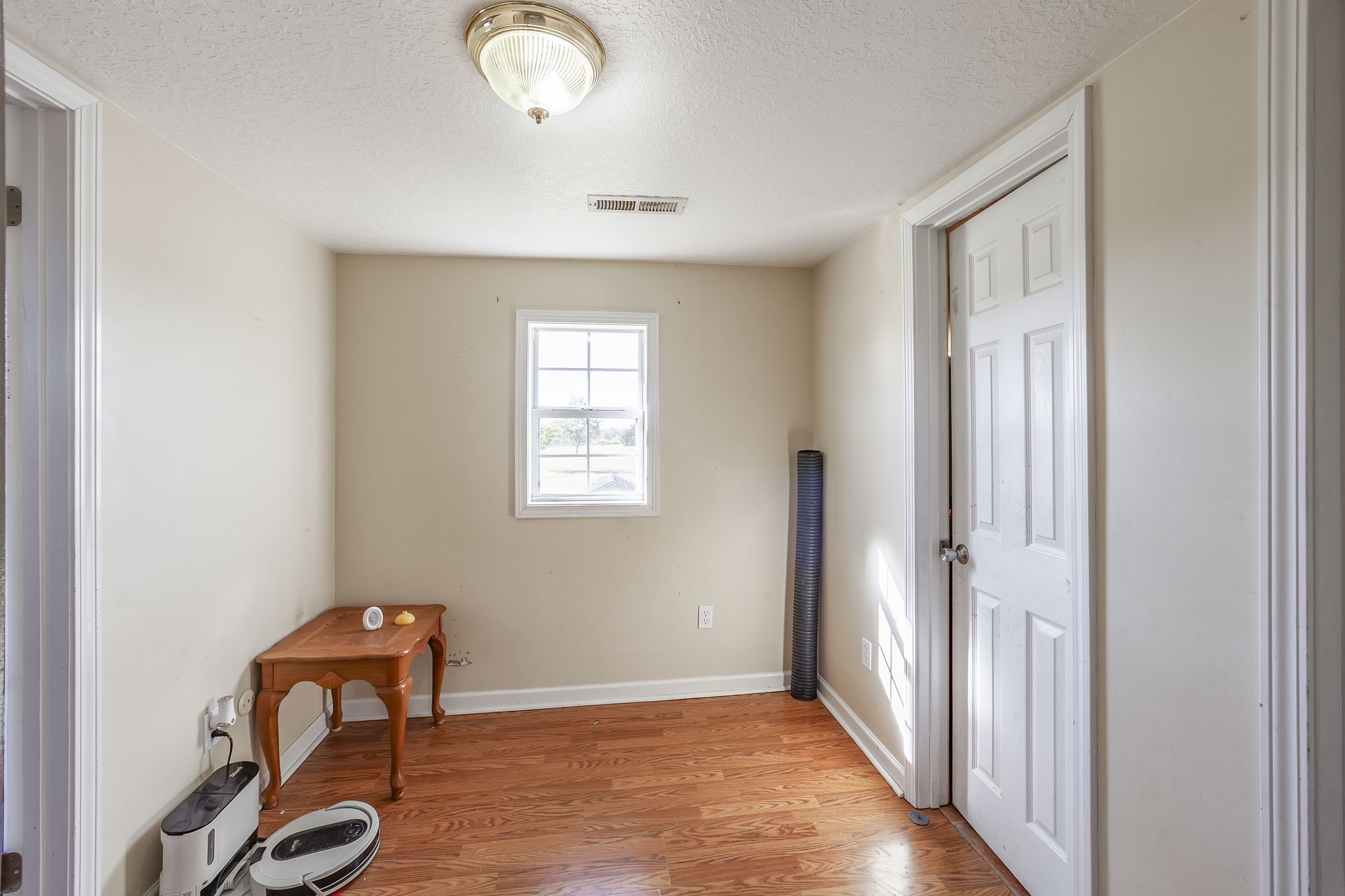 42 Jesse Patterson Road Trenton, TN 38382 - Photo 17 of 27 an empty room with windows and closet