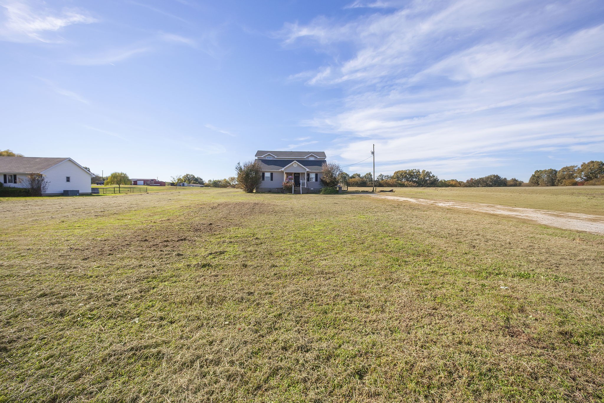 42 Jesse Patterson Road Trenton, TN 38382 - Photo 2 of 27