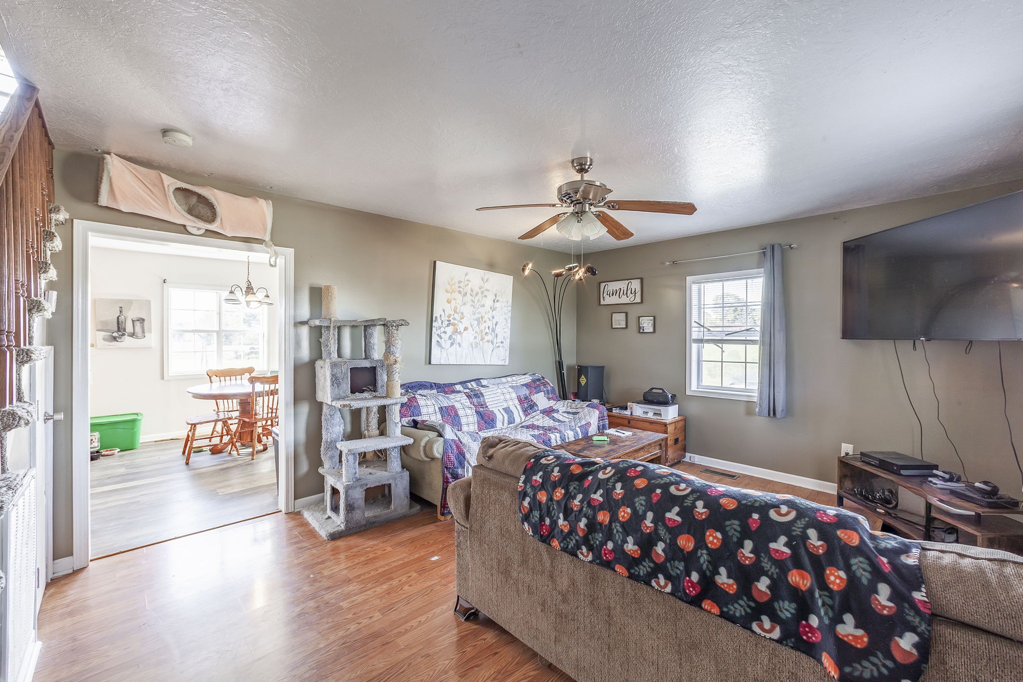 42 Jesse Patterson Road Trenton, TN 38382 - Photo 7 of 27 a bedroom with furniture window and wooden floor