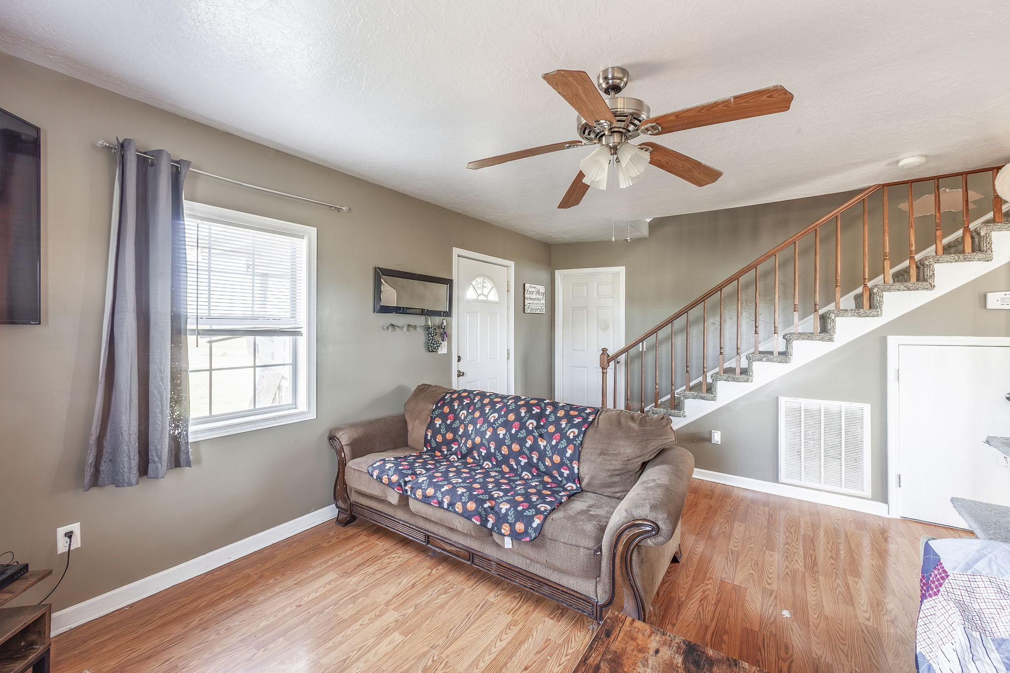 42 Jesse Patterson Road Trenton, TN 38382 - Photo 8 of 27 a view of an empty room with wooden floor and a window