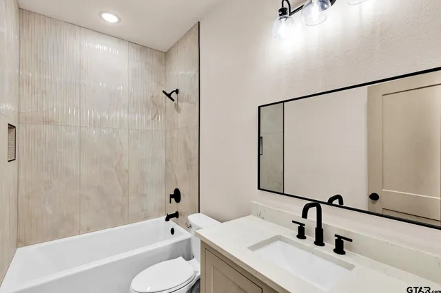 $649,900 | 15653 County Road 436, Lindale, TX 75771