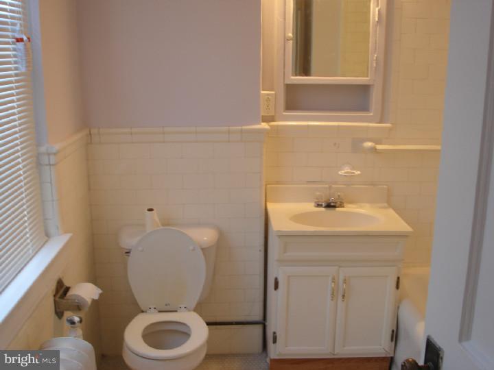 1324 Locust Street, Unit 927 Philadelphia, PA 19107 - Photo 6 of 6 Bathroom